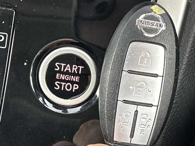 日産 セレナ ハイウェイスター Vセレクション 愛知県 2018(平30)年 4.1万km ブリリアントホワイトパール 純正９インチナビ(MM517D-L)　/（フルセグTV/ＣＤ/ＤＶＤ/Ｂｌｕｅｔｏｏｔｈ）　/フリップダウンモニター　/全方位カメラ/衝突軽減ブレーキ/クルーズコントロール/コーナーセンサー/ＥＴＣ　/ドライブレコーダー　/パーキングアシスト　/両側パワースライドドア/ＬＥＤヘッドライト/フォグランプ/スマートキー/純正アルミホイール/純正フロアマット