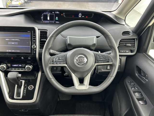 日産 セレナ ハイウェイスター Vセレクション 愛知県 2018(平30)年 4.1万km ブリリアントホワイトパール 純正９インチナビ(MM517D-L)　/（フルセグTV/ＣＤ/ＤＶＤ/Ｂｌｕｅｔｏｏｔｈ）　/フリップダウンモニター　/全方位カメラ/衝突軽減ブレーキ/クルーズコントロール/コーナーセンサー/ＥＴＣ　/ドライブレコーダー　/パーキングアシスト　/両側パワースライドドア/ＬＥＤヘッドライト/フォグランプ/スマートキー/純正アルミホイール/純正フロアマット