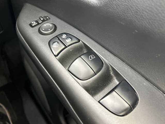 日産 セレナ ハイウェイスター Vセレクション 愛知県 2018(平30)年 4.1万km ブリリアントホワイトパール 純正９インチナビ(MM517D-L)　/（フルセグTV/ＣＤ/ＤＶＤ/Ｂｌｕｅｔｏｏｔｈ）　/フリップダウンモニター　/全方位カメラ/衝突軽減ブレーキ/クルーズコントロール/コーナーセンサー/ＥＴＣ　/ドライブレコーダー　/パーキングアシスト　/両側パワースライドドア/ＬＥＤヘッドライト/フォグランプ/スマートキー/純正アルミホイール/純正フロアマット