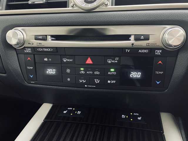 レクサス ＧＳ 350 Iパッケージ 道央・札幌 2015(平27)年 3.9万km ソニックチタニウム ・ワンオーナー/・４WD/・寒冷地仕様/・メーカーナビ/　CD/DVD/Blu-ray/SD/BT/フルセグ/・バックカメラ/・ステアリングスイッチ/・ビルトインETC/・前後ドライブレコーダー/・プリクラッシュセーフティ/・レーンキープアシスト/・レーダークルーズコントロール/・クリアランスソナー/・オートハイビーム/・BSM/・レザーシート/・前席パワーシート/・前席エア/シートヒーター/・電動リアトランク/・キセノンヘッドライト/・フォグライト/・ヘッドライトウォッシャー/・プッシュスタート/・スマートキー/・純正フロアマット/・ドアバイザー/・純正AW付スタッドレス積込/　225/50/R17