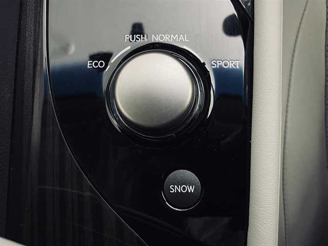 レクサス ＧＳ 350 Iパッケージ 道央・札幌 2015(平27)年 3.9万km ソニックチタニウム ・ワンオーナー/・４WD/・寒冷地仕様/・メーカーナビ/　CD/DVD/Blu-ray/SD/BT/フルセグ/・バックカメラ/・ステアリングスイッチ/・ビルトインETC/・前後ドライブレコーダー/・プリクラッシュセーフティ/・レーンキープアシスト/・レーダークルーズコントロール/・クリアランスソナー/・オートハイビーム/・BSM/・レザーシート/・前席パワーシート/・前席エア/シートヒーター/・電動リアトランク/・キセノンヘッドライト/・フォグライト/・ヘッドライトウォッシャー/・プッシュスタート/・スマートキー/・純正フロアマット/・ドアバイザー/・純正AW付スタッドレス積込/　225/50/R17