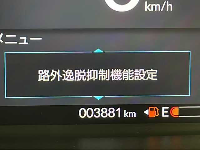 ホンダ Ｎ ＢＯＸ カスタム 千葉県 2024(令6)年 0.4万km クリスタルブラックパール Gathersディスプレイオーディオ/Honda SENSING/追従クルーズコントロール/レーンキープアシスト/衝突軽減ブレーキ/オートマチックハイビーム/LEDヘッドライト/バックカメラ/前側ドライブレコーダー/ビルトインETC/前席シートヒーター/スマートキー/プッシュスタート