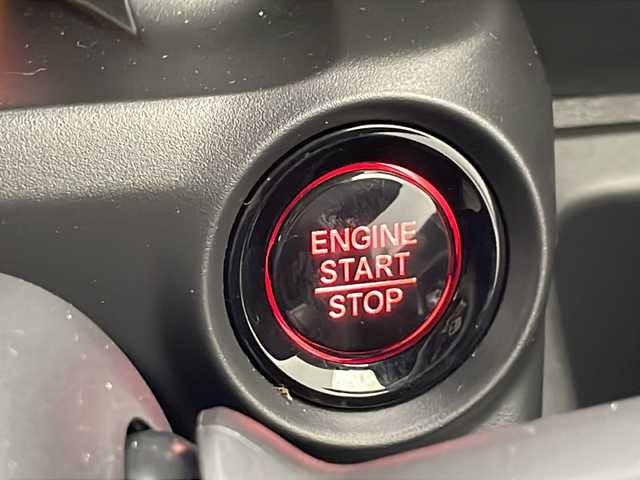 ホンダ Ｎ ＢＯＸ カスタム 千葉県 2024(令6)年 0.4万km クリスタルブラックパール Gathersディスプレイオーディオ/Honda SENSING/追従クルーズコントロール/レーンキープアシスト/衝突軽減ブレーキ/オートマチックハイビーム/LEDヘッドライト/バックカメラ/前側ドライブレコーダー/ビルトインETC/前席シートヒーター/スマートキー/プッシュスタート