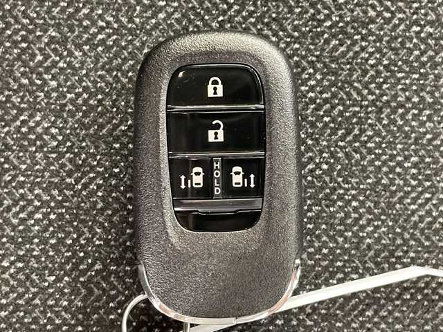 ホンダ Ｎ ＢＯＸ カスタム 千葉県 2024(令6)年 0.4万km クリスタルブラックパール Gathersディスプレイオーディオ/Honda SENSING/追従クルーズコントロール/レーンキープアシスト/衝突軽減ブレーキ/オートマチックハイビーム/LEDヘッドライト/バックカメラ/前側ドライブレコーダー/ビルトインETC/前席シートヒーター/スマートキー/プッシュスタート