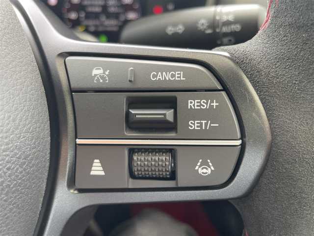 ホンダ シビック タイプR 青森県 2025(令7)年 0.3万km チャンピオンシップホワイト ●Honda　CONNECT　ディスプレイナビ地デジ/●バックカメラ/●Honda LogR/●Honda SENSING/●TYPE R専用ステアリングホイール（アルカンターラ(R)）/●TYPE R専用ステアリングエンブレム/●ステンレス製スポーツペダル/●アルミ製シフトノブ/●シリアルナンバー入りアルミ製エンブレム/●アルミ製センターコンソールパネル/●TYPE R専用フロントグリル/●TYPE R専用エアロダイナミクス・カラードバンパー（フロント/リア）/●グロスブラック・フロントスポイラー/●TYPE R専用リアスポイラー/●新車時保証書/●取扱説明書