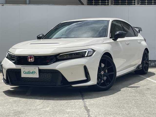 ホンダ シビック タイプR 青森県 2025(令7)年 0.3万km チャンピオンシップホワイト ●Honda　CONNECT　ディスプレイナビ地デジ/●バックカメラ/●Honda LogR/●Honda SENSING/●TYPE R専用ステアリングホイール（アルカンターラ(R)）/●TYPE R専用ステアリングエンブレム/●ステンレス製スポーツペダル/●アルミ製シフトノブ/●シリアルナンバー入りアルミ製エンブレム/●アルミ製センターコンソールパネル/●TYPE R専用フロントグリル/●TYPE R専用エアロダイナミクス・カラードバンパー（フロント/リア）/●グロスブラック・フロントスポイラー/●TYPE R専用リアスポイラー/●新車時保証書/●取扱説明書