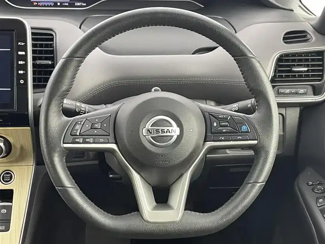 日産 セレナ ハイウェイスター V 大阪府 2020(令2)年 3.3万km ブリリアントホワイトパール 2トーン エマージェンシーブレーキ/プロパイロット/　・踏み間違い防止アシスト/　・車線逸脱警報機能/　・標識認識機能/　・ふらつき警報機能/純正ナビ（Bluetooth/CD/DVD）/フルセグTV/アラウンドビューモニター/両側パワースライドドア/レーダークルーズコントロール/LEDヘッドライト/フォグランプ/純正16インチアルミホイール/コーナーセンサー/電動パーキング/ブレーキホールド/スマートキー