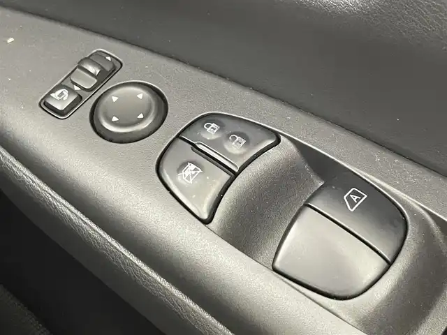 日産 セレナ ハイウェイスター V 大阪府 2020(令2)年 3.3万km ブリリアントホワイトパール 2トーン エマージェンシーブレーキ/プロパイロット/　・踏み間違い防止アシスト/　・車線逸脱警報機能/　・標識認識機能/　・ふらつき警報機能/純正ナビ（Bluetooth/CD/DVD）/フルセグTV/アラウンドビューモニター/両側パワースライドドア/レーダークルーズコントロール/LEDヘッドライト/フォグランプ/純正16インチアルミホイール/コーナーセンサー/電動パーキング/ブレーキホールド/スマートキー