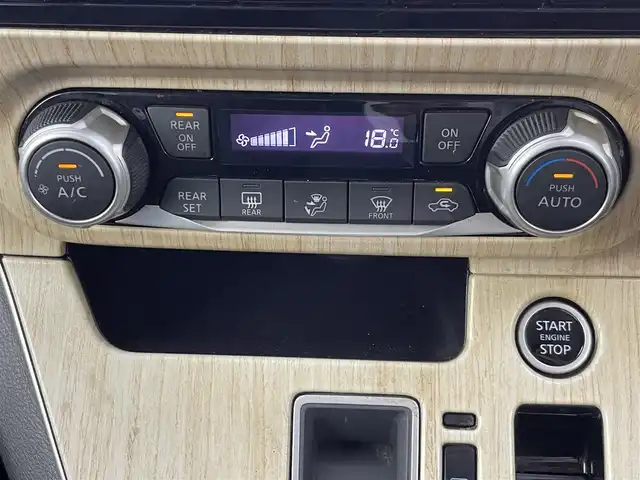 日産 セレナ ハイウェイスター V 大阪府 2020(令2)年 3.3万km ブリリアントホワイトパール 2トーン エマージェンシーブレーキ/プロパイロット/　・踏み間違い防止アシスト/　・車線逸脱警報機能/　・標識認識機能/　・ふらつき警報機能/純正ナビ（Bluetooth/CD/DVD）/フルセグTV/アラウンドビューモニター/両側パワースライドドア/レーダークルーズコントロール/LEDヘッドライト/フォグランプ/純正16インチアルミホイール/コーナーセンサー/電動パーキング/ブレーキホールド/スマートキー