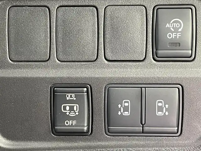 日産 セレナ ハイウェイスター V 大阪府 2020(令2)年 3.3万km ブリリアントホワイトパール 2トーン エマージェンシーブレーキ/プロパイロット/　・踏み間違い防止アシスト/　・車線逸脱警報機能/　・標識認識機能/　・ふらつき警報機能/純正ナビ（Bluetooth/CD/DVD）/フルセグTV/アラウンドビューモニター/両側パワースライドドア/レーダークルーズコントロール/LEDヘッドライト/フォグランプ/純正16インチアルミホイール/コーナーセンサー/電動パーキング/ブレーキホールド/スマートキー