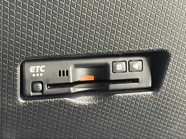 ダイハツ タント カスタム RS 愛知県 2023(令5)年 1.3万km ブラックマイカメタリック/シャイニングホワイトパール /禁煙車//純正9インチディスプレイオーディオ//フルセグTV//ETC//バックカメラ//スマートアシスト//衝突回避支援ブレーキ//衝突警報//誤発進抑制//車線逸脱警報//路側逸脱警報//ふらつき警報//先行車発進お知らせ//標識認識//アダプティブドライビングビーム//前後コーナーセンサー//360°スーパーUV&IRカットガラス//LEDヘッドライト//オートライト//LEDフォグランプ//両側パワースライドドア//合皮×ファブリックコンビシート//前席シートヒーター//革巻きステアリング//ステアリングスイッチ//プッシュスタート//電動格納ミラーウィンカー//アイドリングストップ//横滑り防止装置//イモビライザー//新車保証書