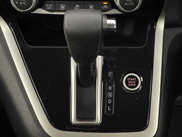 日産 セレナ ハイウェイスター 新潟県 2017(平29)年 4.8万km ダイヤモンドブラック プッシュスタート/純正ナビ(CD/DVD/Bluetooth)　/バックモニター　/フルセグＴＶ　/両側スライドドア　/Ｂｌｕｅｔｏｏｔｈ接続　/クルーズコントロール　　/ＬＥＤオートライト　/純正ＡＷ　/アイドリングストップ　/電格ミラー　/取扱説明書