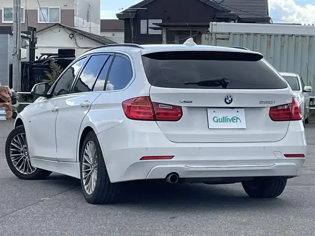 ＢＭＷ ３２０ｉ xDrive ツーリング ラグジュアリー 道央・札幌 2014(平26)年 10.6万km アルピンホワイトⅢ ４WD/純正メーカーナビ/CD/DVD/USB/AUX/BT/衝突警告/トランクションコントロールシステム/レーダークルーズコントロール/レーンキープアシスト/パーキングセンサー/バックカメラ/ミラー一体型ETC/アイドリングストップ/SPORTMODE/ECOMODE/パワーバックドア/前席パワーシート/D席メモリーシート/前席シートヒーター/レザーシート/ステアリングリモコン/プッシュスタート/スマートキー/LEDヘッドライト/オートライト/フォグランプ/電動格納ミラー/ウィンカーミラー/フロアマット/社外AW付冬タイヤ積込/205/60/R16/2018年/山5mm