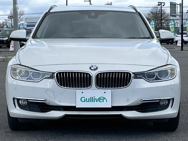 ＢＭＷ ３２０ｉ xDrive ツーリング ラグジュアリー 道央・札幌 2014(平26)年 10.6万km アルピンホワイトⅢ ４WD/純正メーカーナビ/CD/DVD/USB/AUX/BT/衝突警告/トランクションコントロールシステム/レーダークルーズコントロール/レーンキープアシスト/パーキングセンサー/バックカメラ/ミラー一体型ETC/アイドリングストップ/SPORTMODE/ECOMODE/パワーバックドア/前席パワーシート/D席メモリーシート/前席シートヒーター/レザーシート/ステアリングリモコン/プッシュスタート/スマートキー/LEDヘッドライト/オートライト/フォグランプ/電動格納ミラー/ウィンカーミラー/フロアマット/社外AW付冬タイヤ積込/205/60/R16/2018年/山5mm