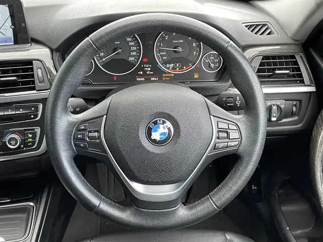 ＢＭＷ ３２０ｉ xDrive ツーリング ラグジュアリー 道央・札幌 2014(平26)年 10.6万km アルピンホワイトⅢ ４WD/純正メーカーナビ/CD/DVD/USB/AUX/BT/衝突警告/トランクションコントロールシステム/レーダークルーズコントロール/レーンキープアシスト/パーキングセンサー/バックカメラ/ミラー一体型ETC/アイドリングストップ/SPORTMODE/ECOMODE/パワーバックドア/前席パワーシート/D席メモリーシート/前席シートヒーター/レザーシート/ステアリングリモコン/プッシュスタート/スマートキー/LEDヘッドライト/オートライト/フォグランプ/電動格納ミラー/ウィンカーミラー/フロアマット/社外AW付冬タイヤ積込/205/60/R16/2018年/山5mm