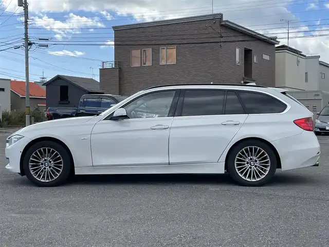 ＢＭＷ ３２０ｉ xDrive ツーリング ラグジュアリー 道央・札幌 2014(平26)年 10.6万km アルピンホワイトⅢ ４WD/純正メーカーナビ/CD/DVD/USB/AUX/BT/衝突警告/トランクションコントロールシステム/レーダークルーズコントロール/レーンキープアシスト/パーキングセンサー/バックカメラ/ミラー一体型ETC/アイドリングストップ/SPORTMODE/ECOMODE/パワーバックドア/前席パワーシート/D席メモリーシート/前席シートヒーター/レザーシート/ステアリングリモコン/プッシュスタート/スマートキー/LEDヘッドライト/オートライト/フォグランプ/電動格納ミラー/ウィンカーミラー/フロアマット/社外AW付冬タイヤ積込/205/60/R16/2018年/山5mm