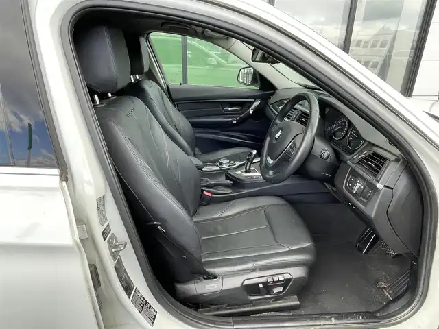 ＢＭＷ ３２０ｉ xDrive ツーリング ラグジュアリー 道央・札幌 2014(平26)年 10.6万km アルピンホワイトⅢ ４WD/純正メーカーナビ/CD/DVD/USB/AUX/BT/衝突警告/トランクションコントロールシステム/レーダークルーズコントロール/レーンキープアシスト/パーキングセンサー/バックカメラ/ミラー一体型ETC/アイドリングストップ/SPORTMODE/ECOMODE/パワーバックドア/前席パワーシート/D席メモリーシート/前席シートヒーター/レザーシート/ステアリングリモコン/プッシュスタート/スマートキー/LEDヘッドライト/オートライト/フォグランプ/電動格納ミラー/ウィンカーミラー/フロアマット/社外AW付冬タイヤ積込/205/60/R16/2018年/山5mm