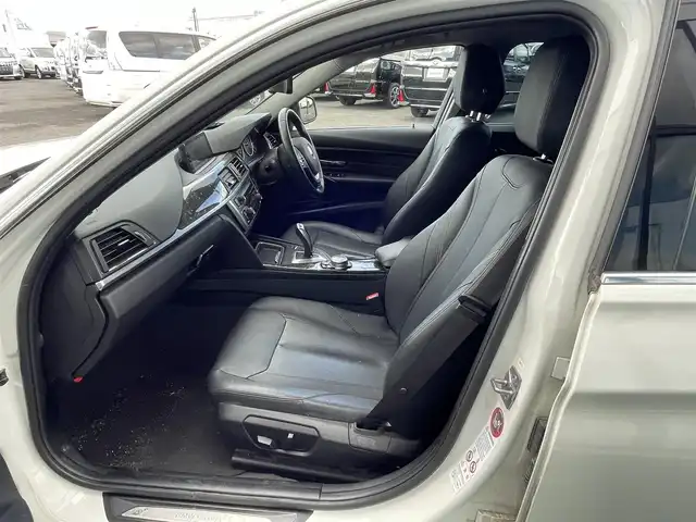 ＢＭＷ ３２０ｉ xDrive ツーリング ラグジュアリー 道央・札幌 2014(平26)年 10.6万km アルピンホワイトⅢ ４WD/純正メーカーナビ/CD/DVD/USB/AUX/BT/衝突警告/トランクションコントロールシステム/レーダークルーズコントロール/レーンキープアシスト/パーキングセンサー/バックカメラ/ミラー一体型ETC/アイドリングストップ/SPORTMODE/ECOMODE/パワーバックドア/前席パワーシート/D席メモリーシート/前席シートヒーター/レザーシート/ステアリングリモコン/プッシュスタート/スマートキー/LEDヘッドライト/オートライト/フォグランプ/電動格納ミラー/ウィンカーミラー/フロアマット/社外AW付冬タイヤ積込/205/60/R16/2018年/山5mm
