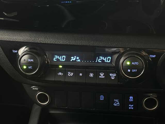 トヨタ ハイラックス Z 岐阜県 2022(令4)年 3.8万km アティチュードブラックマイカ 純正ナビ【NSZT-W68T】/AM　FM/CD　DVD/フルセグテレビ/SD/Bluetooth/革巻きステアリング/ステアリングリモコン/LEDヘッドライト/オートライト/リヤフォグライト/クルーズコントロール/トヨタセーフティセンス/レーンデパーチャーアラート/ロードサインアシスト/ダウンヒルアシストコントロール/横滑り防止装置