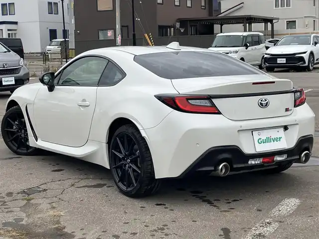 トヨタ ＧＲ８６ RZ 道南・函館 2024(令6)年 0.5万km クリスタルホワイトパール /社外ディスプレイオーディオ//バックカメラ//ETC//ハーフレザーシート//前席シートヒーター//LEDヘッドライト//ステアリング連動ヘッドランプ//オートライト//プリクラッシュブレーキ//後退時ブレーキアシスト//ブラインドスポットディテクション//レーダークルーズコントロール//スマートキー//エンジンプッシュスタート//取扱説明書//保証書