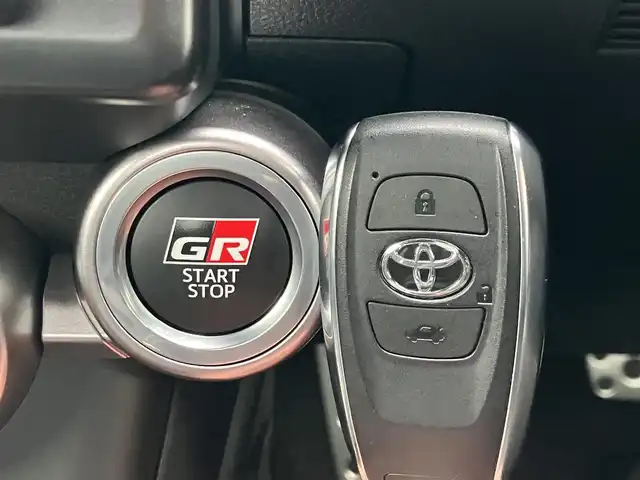 トヨタ ＧＲ８６ RZ 道南・函館 2024(令6)年 0.5万km クリスタルホワイトパール /社外ディスプレイオーディオ//バックカメラ//ETC//ハーフレザーシート//前席シートヒーター//LEDヘッドライト//ステアリング連動ヘッドランプ//オートライト//プリクラッシュブレーキ//後退時ブレーキアシスト//ブラインドスポットディテクション//レーダークルーズコントロール//スマートキー//エンジンプッシュスタート//取扱説明書//保証書