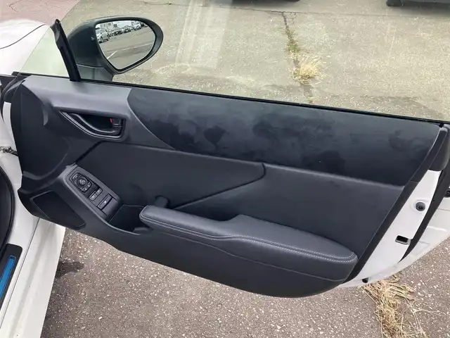 トヨタ ＧＲ８６ RZ 道南・函館 2024(令6)年 0.5万km クリスタルホワイトパール /社外ディスプレイオーディオ//バックカメラ//ETC//ハーフレザーシート//前席シートヒーター//LEDヘッドライト//ステアリング連動ヘッドランプ//オートライト//プリクラッシュブレーキ//後退時ブレーキアシスト//ブラインドスポットディテクション//レーダークルーズコントロール//スマートキー//エンジンプッシュスタート//取扱説明書//保証書