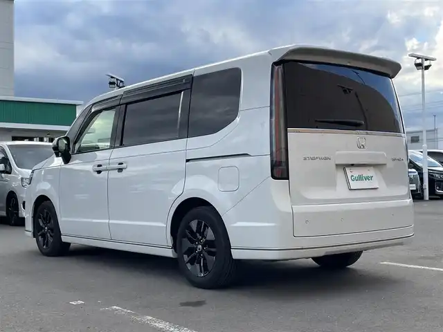 ホンダ ステップワゴン スパーダ 東京都 2024(令6)年 0.9万km プラチナホワイトパール ワンオーナー/純正11.4型ナビ/フルセグTV/CD/DVD/純正15.6型天吊モニター/アドバンスドルームミラー/ホンダセンシング/前席シートヒーター/両側電動ドア/電動リアゲート/ETC/前後ドライブレコーダー