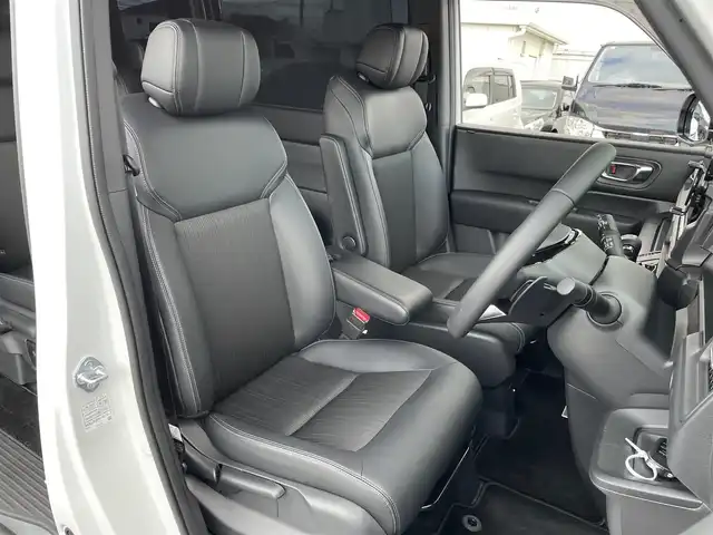 ホンダ ステップワゴン スパーダ 東京都 2024(令6)年 0.9万km プラチナホワイトパール ワンオーナー/純正11.4型ナビ/フルセグTV/CD/DVD/純正15.6型天吊モニター/アドバンスドルームミラー/ホンダセンシング/前席シートヒーター/両側電動ドア/電動リアゲート/ETC/前後ドライブレコーダー