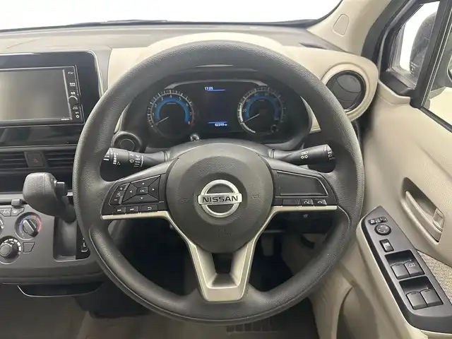 日産 デイズ S 兵庫県 2020(令2)年 6.3万km スターリングシルバーM ・純正SDナビ/・フルセグTV/・Bluetooth接続あり/・バックカメラ/・ETC/・フルセグTV/・前方ドライブレコーダー/・リモコンキー/・電動格納ミラー/・オートライト/・純正フロアマット/・純正ホイールキャップ