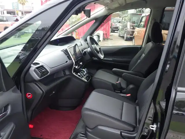 日産 セレナ e－パワー ハイウェイスター V 千葉県 2022(令4)年 4.4万km ダイヤモンドブラック エマージェンシーブレーキ/プロパイロット/インテリジェントクルーズコントロール/インテリジェントルームミラー/両側パワースライドドア/純正SDナビ/地デジTV/【DVD/CD再生機能　Bluetooth接続】/アラウンドビューモニター/ドライブレコーダー/革巻きステアリング/ステアリングスイッチ/ETC/LEDヘッドライト/フォグライト/ウインカーミラー/コーナーセンサー/純正16インチアルミホイル/サイド/カーテンエアバッグ/インテリジェントキー