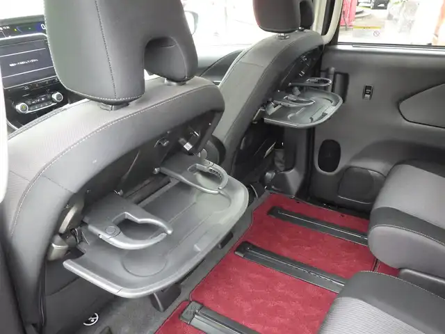 日産 セレナ e－パワー ハイウェイスター V 千葉県 2022(令4)年 4.4万km ダイヤモンドブラック エマージェンシーブレーキ/プロパイロット/インテリジェントクルーズコントロール/インテリジェントルームミラー/両側パワースライドドア/純正SDナビ/地デジTV/【DVD/CD再生機能　Bluetooth接続】/アラウンドビューモニター/ドライブレコーダー/革巻きステアリング/ステアリングスイッチ/ETC/LEDヘッドライト/フォグライト/ウインカーミラー/コーナーセンサー/純正16インチアルミホイル/サイド/カーテンエアバッグ/インテリジェントキー