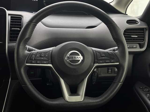 日産 セレナ ハイウェイスター V 新潟県 2020(令2)年 3.6万km ブリリアントホワイトパール エマージェンシーブレーキ/フリップダウンモニター/純正SDナビ/　CD/DVD/Bluetooth/フルセグTV/アラウンドビューモニター/両側パワースライドドア/フットオープナー/クルーズコントロール/LEDオートライト/純正16インチアルミホイール/ステアリングリモコン/ブラインドスポットアシスト/電格ミラー/ウィンカーミラー/スマートキー/ETC