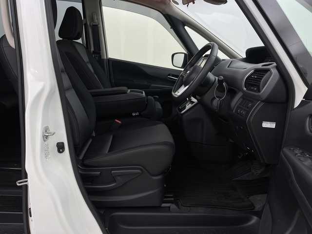 日産 セレナ ハイウェイスター V 新潟県 2020(令2)年 3.6万km ブリリアントホワイトパール エマージェンシーブレーキ/フリップダウンモニター/純正SDナビ/　CD/DVD/Bluetooth/フルセグTV/アラウンドビューモニター/両側パワースライドドア/フットオープナー/クルーズコントロール/LEDオートライト/純正16インチアルミホイール/ステアリングリモコン/ブラインドスポットアシスト/電格ミラー/ウィンカーミラー/スマートキー/ETC