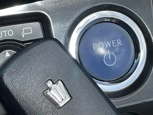 トヨタ クラウン ハイブリッド アスリートG 福岡県 2013(平25)年 9.1万km プレシャスブラックパール ムーンルーフ/純正マルチナビ/フルセグTV/CD/DVD/BT/AM/FM/バックカメラ/クルーズコントロール/前席パワーシート/前席シートヒーター＆ベンチレーション/ステアリングヒーター/シートメモリー/HIDオートライト/フォグランプ/ビルトインETC/純正AW/スペアキー1、カードキー1