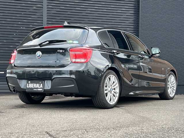 ＢＭＷ １１６ｉ Mスポーツ 宮崎県 2015(平27)年 6.4万km 黒 コネクテッドナビはBMWの３G通信サービス終了のため使用できません/・Bluetooth/・AUX/・CD/DVD/・AM/FM/HIDライト/・コーナーセンサー(後方のみ)/・オートライト/バックカメラ/プッシュスタート/スマートキー/ETC/取扱説明書/・保証書/アイドリングストップ