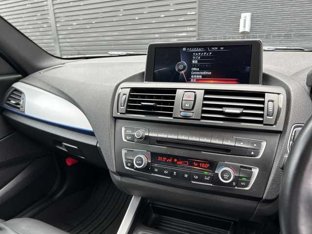 ＢＭＷ １１６ｉ Mスポーツ 宮崎県 2015(平27)年 6.4万km 黒 コネクテッドナビはBMWの３G通信サービス終了のため使用できません/・Bluetooth/・AUX/・CD/DVD/・AM/FM/HIDライト/・コーナーセンサー(後方のみ)/・オートライト/バックカメラ/プッシュスタート/スマートキー/ETC/取扱説明書/・保証書/アイドリングストップ