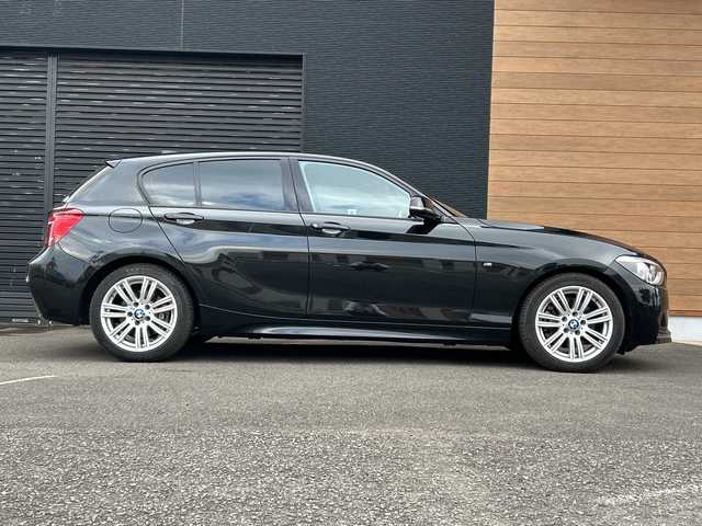 ＢＭＷ １１６ｉ Mスポーツ 宮崎県 2015(平27)年 6.4万km 黒 コネクテッドナビはBMWの３G通信サービス終了のため使用できません/・Bluetooth/・AUX/・CD/DVD/・AM/FM/HIDライト/・コーナーセンサー(後方のみ)/・オートライト/バックカメラ/プッシュスタート/スマートキー/ETC/取扱説明書/・保証書/アイドリングストップ