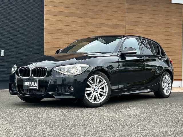ＢＭＷ １１６ｉ Mスポーツ 宮崎県 2015(平27)年 6.4万km 黒 コネクテッドナビはBMWの３G通信サービス終了のため使用できません/・Bluetooth/・AUX/・CD/DVD/・AM/FM/HIDライト/・コーナーセンサー(後方のみ)/・オートライト/バックカメラ/プッシュスタート/スマートキー/ETC/取扱説明書/・保証書/アイドリングストップ