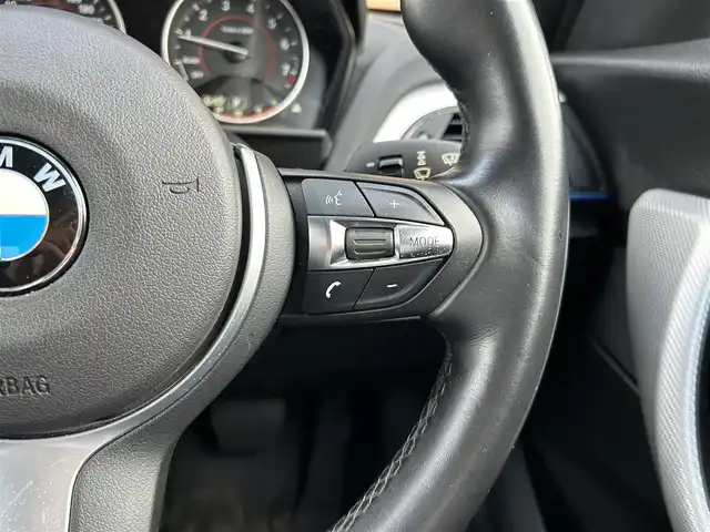 ＢＭＷ １１６ｉ Mスポーツ 宮崎県 2015(平27)年 6.4万km 黒 コネクテッドナビはBMWの３G通信サービス終了のため使用できません/・Bluetooth/・AUX/・CD/DVD/・AM/FM/HIDライト/・コーナーセンサー(後方のみ)/・オートライト/バックカメラ/プッシュスタート/スマートキー/ETC/取扱説明書/・保証書/アイドリングストップ