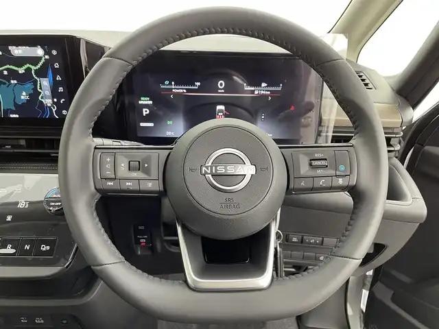 日産 セレナ e－パワー ハイウェイスター V 千葉県 2025(令7)年 0.1万km未満 プリズムホワイト 登録済未使用車/エマージェンシーブレーキ/・プロパイロット/・レーンキープアシスト/・車線逸脱警報システム/・ブラインドスポットモニター/・クリアランスソナー/純正12.3インチコネクティッドナビ/・USB/Bluetooth/フルセグTV/・アラウンドビューモニター/・ビルトインETC2.0/・インテリジェントルームミラー/両側電動ドア/革巻きステアリング/・ステアリングスイッチ/電子パーキング/・ブレーキホールド/ハーフレザーシート/左右独立エアコン/置くだけ充電/オートライト/・オートマチックハイビーム/・LEDヘッドライト/・LEDフォグランプ/純正16インチAW/電動格納ウインカーミラー/プッシュスタート/・スマートキー/・スペアキー/取扱説明書、新車時保証書