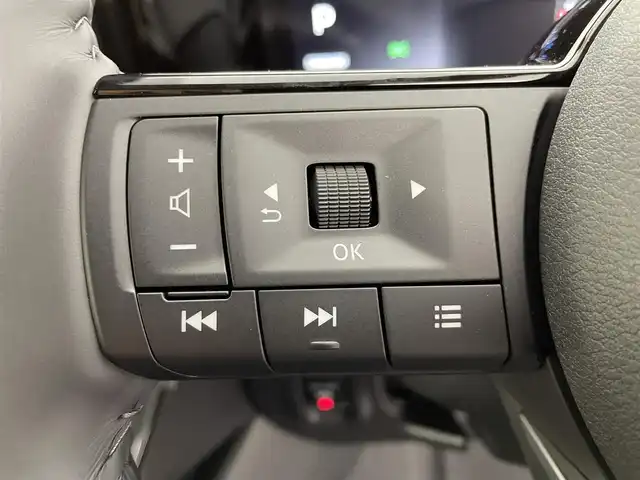 日産 セレナ e－パワー ハイウェイスター V 千葉県 2025(令7)年 0.1万km未満 プリズムホワイト 登録済未使用車/エマージェンシーブレーキ/・プロパイロット/・レーンキープアシスト/・車線逸脱警報システム/・ブラインドスポットモニター/・クリアランスソナー/純正12.3インチコネクティッドナビ/・USB/Bluetooth/フルセグTV/・アラウンドビューモニター/・ビルトインETC2.0/・インテリジェントルームミラー/両側電動ドア/革巻きステアリング/・ステアリングスイッチ/電子パーキング/・ブレーキホールド/ハーフレザーシート/左右独立エアコン/置くだけ充電/オートライト/・オートマチックハイビーム/・LEDヘッドライト/・LEDフォグランプ/純正16インチAW/電動格納ウインカーミラー/プッシュスタート/・スマートキー/・スペアキー/取扱説明書、新車時保証書