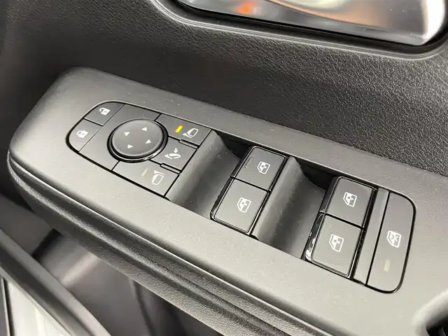 日産 セレナ e－パワー ハイウェイスター V 千葉県 2025(令7)年 0.1万km未満 プリズムホワイト 登録済未使用車/エマージェンシーブレーキ/・プロパイロット/・レーンキープアシスト/・車線逸脱警報システム/・ブラインドスポットモニター/・クリアランスソナー/純正12.3インチコネクティッドナビ/・USB/Bluetooth/フルセグTV/・アラウンドビューモニター/・ビルトインETC2.0/・インテリジェントルームミラー/両側電動ドア/革巻きステアリング/・ステアリングスイッチ/電子パーキング/・ブレーキホールド/ハーフレザーシート/左右独立エアコン/置くだけ充電/オートライト/・オートマチックハイビーム/・LEDヘッドライト/・LEDフォグランプ/純正16インチAW/電動格納ウインカーミラー/プッシュスタート/・スマートキー/・スペアキー/取扱説明書、新車時保証書