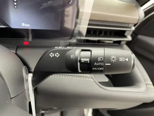 日産 セレナ e－パワー ハイウェイスター V 千葉県 2025(令7)年 0.1万km未満 プリズムホワイト 登録済未使用車/エマージェンシーブレーキ/・プロパイロット/・レーンキープアシスト/・車線逸脱警報システム/・ブラインドスポットモニター/・クリアランスソナー/純正12.3インチコネクティッドナビ/・USB/Bluetooth/フルセグTV/・アラウンドビューモニター/・ビルトインETC2.0/・インテリジェントルームミラー/両側電動ドア/革巻きステアリング/・ステアリングスイッチ/電子パーキング/・ブレーキホールド/ハーフレザーシート/左右独立エアコン/置くだけ充電/オートライト/・オートマチックハイビーム/・LEDヘッドライト/・LEDフォグランプ/純正16インチAW/電動格納ウインカーミラー/プッシュスタート/・スマートキー/・スペアキー/取扱説明書、新車時保証書