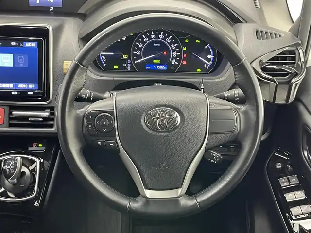 トヨタ ノア ハイブリッド Si ダブルバイビーⅡ 愛知県 2020(令2)年 4.2万km ホワイトパールクリスタルシャイン 純正９型ナビ　フルセグＴＶ　純正１２．１型後席モニター　シートヒーター　ハーフレザー　バックカメラ　ＥＴＣ　両側パワースライドドア　セーフティセンス　衝突軽減　コーナーセンサー　ＬＥＤライト　禁煙車