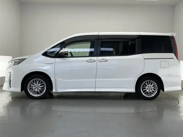 トヨタ ノア ハイブリッド Si ダブルバイビーⅡ 愛知県 2020(令2)年 4.2万km ホワイトパールクリスタルシャイン 純正９型ナビ　フルセグＴＶ　純正１２．１型後席モニター　シートヒーター　ハーフレザー　バックカメラ　ＥＴＣ　両側パワースライドドア　セーフティセンス　衝突軽減　コーナーセンサー　ＬＥＤライト　禁煙車