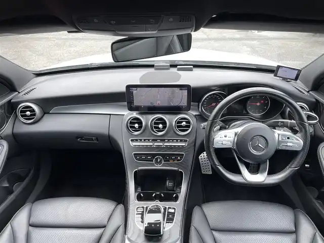 メルセデス・ベンツ Ｃ２２０ｄ ステーションワゴン アバンギャルドAMGライン 愛知県 2019(平31)年 9.2万km イリジウムシルバー /革シート//両席パワーシート（メモリー機能あり）//両席シートヒーター//純正１４AW付サマータイヤ//ステアリングスイッチ//純正メーカーナビ//フルセグ//AM/FM/BT/USB/SD//AppleCarPlay/Android Auto//バックカメラ//前後ドラレコ//オートリトラクタブルミラー//パドルシフト//レーンチェンジアシスト//ブラインドスポットモニタリング//道路標準アシスト//アクティブステリングアシスト//車高調整スイッチ//マルチコントロール//DYNAMIC SELECT//衝突軽減//ETC2.0//革巻きステアリング//パワーリアゲート//社外レーダー(SUPER CAT)//アナログ時計//アテンションアシスト//マルチファンクションディスプレイ//カメラ＆パーキング//トノカバー//ルーフレール//アイドリングストップ//プッシュスタート//スマートキー×１//取扱説明書・保証整備手帳・記録簿(H31/R1)あり