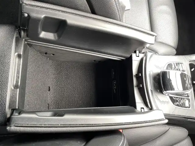 メルセデス・ベンツ Ｃ２２０ｄ ステーションワゴン アバンギャルドAMGライン 愛知県 2019(平31)年 9.2万km イリジウムシルバー /革シート//両席パワーシート（メモリー機能あり）//両席シートヒーター//純正１４AW付サマータイヤ//ステアリングスイッチ//純正メーカーナビ//フルセグ//AM/FM/BT/USB/SD//AppleCarPlay/Android Auto//バックカメラ//前後ドラレコ//オートリトラクタブルミラー//パドルシフト//レーンチェンジアシスト//ブラインドスポットモニタリング//道路標準アシスト//アクティブステリングアシスト//車高調整スイッチ//マルチコントロール//DYNAMIC SELECT//衝突軽減//ETC2.0//革巻きステアリング//パワーリアゲート//社外レーダー(SUPER CAT)//アナログ時計//アテンションアシスト//マルチファンクションディスプレイ//カメラ＆パーキング//トノカバー//ルーフレール//アイドリングストップ//プッシュスタート//スマートキー×１//取扱説明書・保証整備手帳・記録簿(H31/R1)あり