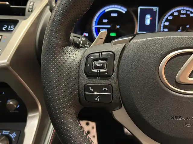 レクサス ＮＸ 300h Fスポーツ 道央・札幌 2019(平31)年 2.4万km ソニッククォーツ TRDエアロ＋マフラー/TRD19インチ鍛造AW/ムーンルーフ/ヘッドアップディスプレイ/マークレビンソンプレミアムサラウンド/パノラミックビューモニター/パーキングサポートブレーキ/アクセサリーコンセントAC100V/1500W/ブラインドスポットモニター＋RCTA/三眼フルLEDヘッドランプ＋AHS/ 　＋寒冷地仕様/おくだけ充電/ルーフレール/後席6：4分割電動リクライニング/オーナメントパネル本アルミ名栗調仕上げ