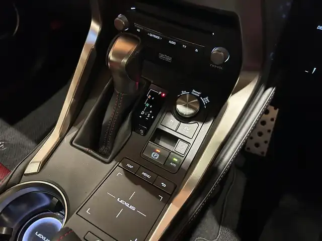 レクサス ＮＸ 300h Fスポーツ 道央・札幌 2019(平31)年 2.4万km ソニッククォーツ TRDエアロ＋マフラー/TRD19インチ鍛造AW/ムーンルーフ/ヘッドアップディスプレイ/マークレビンソンプレミアムサラウンド/パノラミックビューモニター/パーキングサポートブレーキ/アクセサリーコンセントAC100V/1500W/ブラインドスポットモニター＋RCTA/三眼フルLEDヘッドランプ＋AHS/ 　＋寒冷地仕様/おくだけ充電/ルーフレール/後席6：4分割電動リクライニング/オーナメントパネル本アルミ名栗調仕上げ