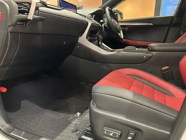 レクサス ＮＸ 300h Fスポーツ 道央・札幌 2019(平31)年 2.4万km ソニッククォーツ TRDエアロ＋マフラー/TRD19インチ鍛造AW/ムーンルーフ/ヘッドアップディスプレイ/マークレビンソンプレミアムサラウンド/パノラミックビューモニター/パーキングサポートブレーキ/アクセサリーコンセントAC100V/1500W/ブラインドスポットモニター＋RCTA/三眼フルLEDヘッドランプ＋AHS/ 　＋寒冷地仕様/おくだけ充電/ルーフレール/後席6：4分割電動リクライニング/オーナメントパネル本アルミ名栗調仕上げ